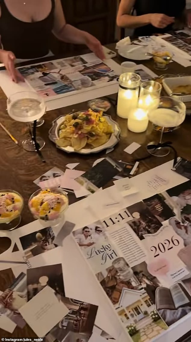 في وقت سابق من هذا الشهر، شاركت جولز مقطع فيديو لها مع مجموعة من الأصدقاء وهم يقومون بإنشاء لوحات رؤية لعام 2026، داعين الكون إلى تقديم الحب والثروة والسعادة في الأشهر الـ 12 المقبلة