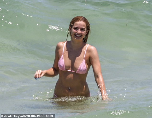 حصلت أديسون مؤخرًا على أول ترشيح لها لجائزة جرامي