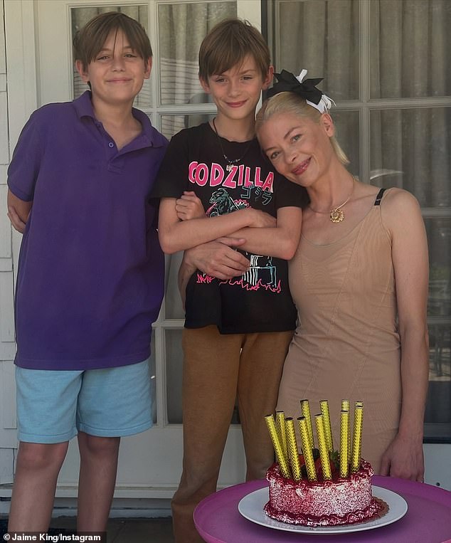 فقدت الممثلة دانييل The Love، الحضانة الجسدية الأولية لابنيها - جيمس، 12 عامًا؛ وليو، 10 أعوام - في مارس/آذار الماضي بعد معركة طلاق حادة استمرت لمدة عامين مع زوجها السابق كايل نيومان بعد 13 عامًا من الزواج.