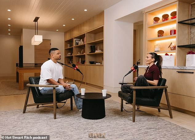 تحدث ستيفن عن الخطوبة لأول مرة في بودكاست Maggie Sellers Reum's Hot Smart Rich، الذي صدر يوم الأربعاء