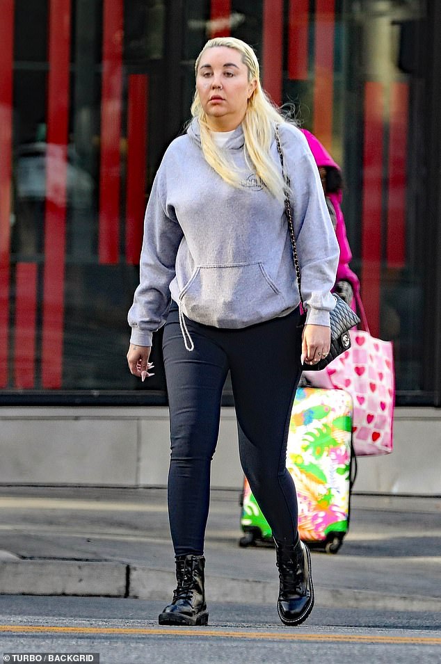 وقالت مصادر لصحيفة ديلي ميل إن بينز (في الصورة في يناير 2025) تبدو الآن أكثر سعادة وصحة