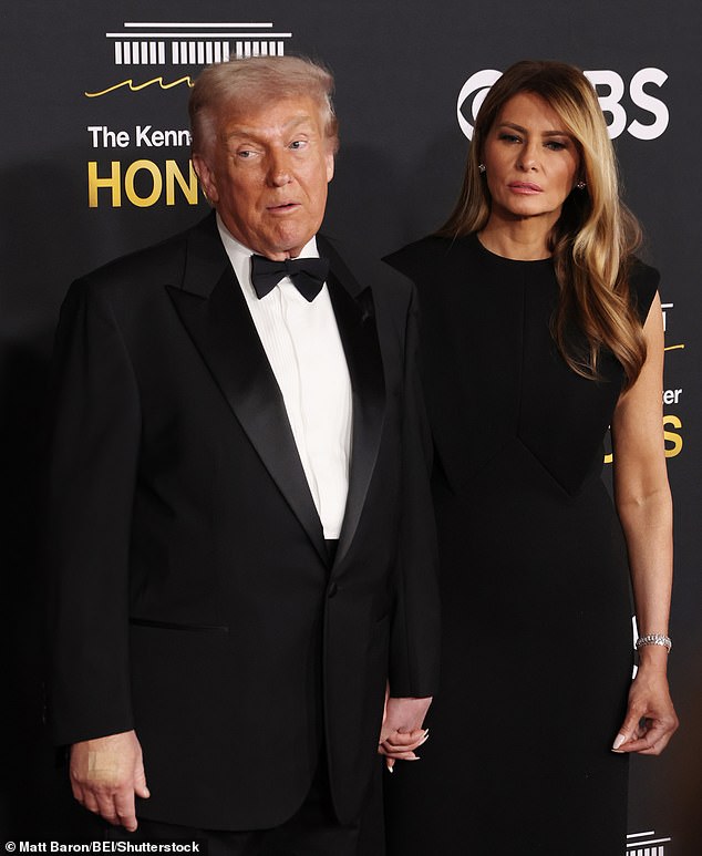 وكما أذكر، فقد قال إنه سيتنحى إذا حدث هذا. "إذا لم أتمكن من التغلب على جيمي كيميل، فلا أعتقد أنني يجب أن أصبح رئيسًا." مهلا، الصفقة هي صفقة. قال كيميل: 