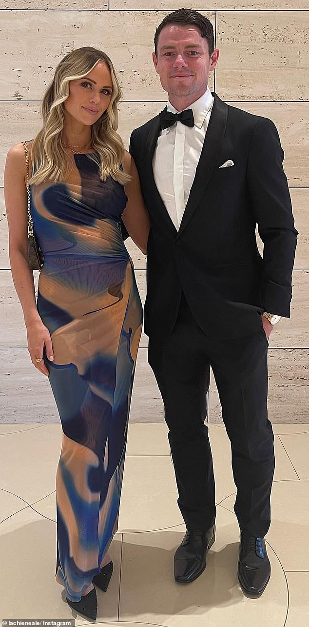 بلغت الدراما ذروتها يوم الجمعة عندما أعلن لاتشي، الحائز على ميدالية براونلو مرتين، أنه سيتنحى عن منصب قائد فريق بريسبان ليونز بينما أكد انفصاله عن جولز.