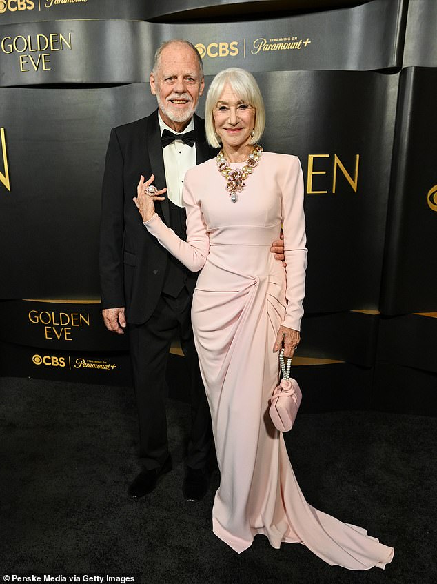 كانت البريطانية البالغة من العمر 80 عامًا - وهي على بعد جائزة جرامي فقط من النخبة EGOT - مدعومة من زوجها المخرج تايلور هاكفورد الذي احتفلت معه بمرور 28 عامًا من النعيم الزوجي يوم الأربعاء الماضي.