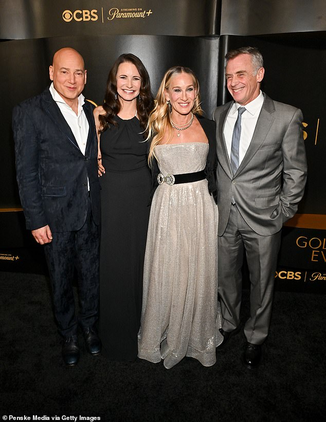 في وقت سابق من هذا الشهر، كان هناك لقاء لـ Sex And The City في حدث Golden Eve المرصع بالنجوم في لوس أنجلوس. في الصورة: هاندلر، كريستين ديفيس، سارة جيسيكا باركر، وديفيد إيجنبرج