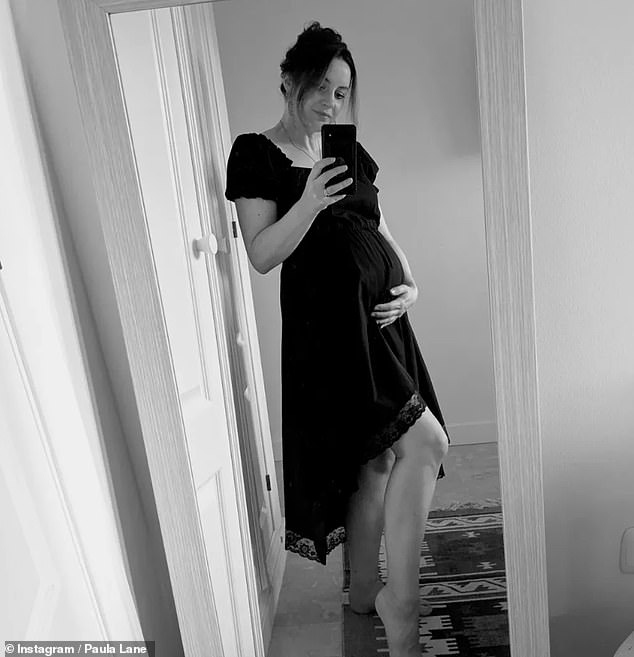 وكانت الممثلة قد شاركت في أغسطس الماضي أنها كانت تنتظر، وأعلنت الآن أنها رحبت بابن من زوجها توم شو