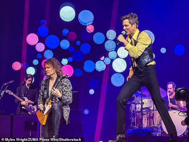 وأكد المغني البالغ من العمر 44 عامًا أنهم 