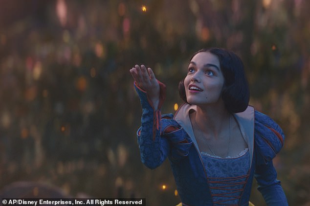 ولكن في أبريل من العام الماضي، أفيد أن إنتاج فيلم الحركة الحية Tangled سيتم تعليقه بعد فشل Snow White في شباك التذاكر.