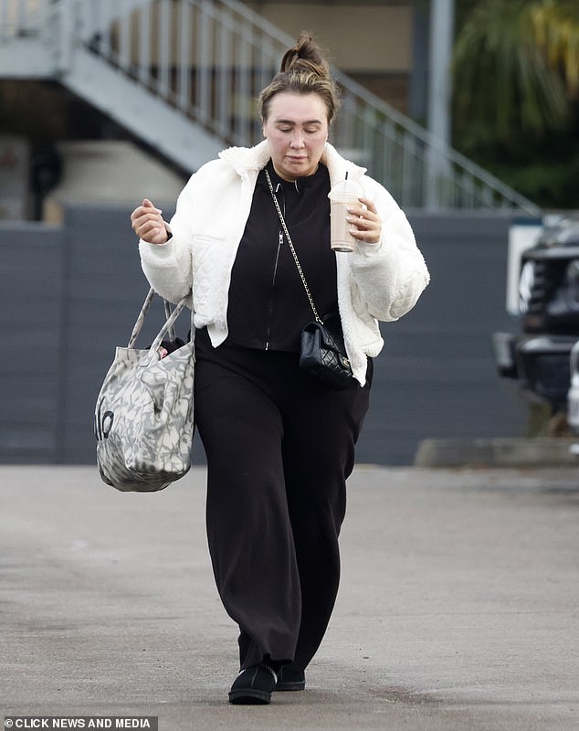 تأتي نزهة لورين بعد أن كشفت كيف يبدو يوم الطعام النموذجي بالنسبة لها حيث تعهدت باستعادة 