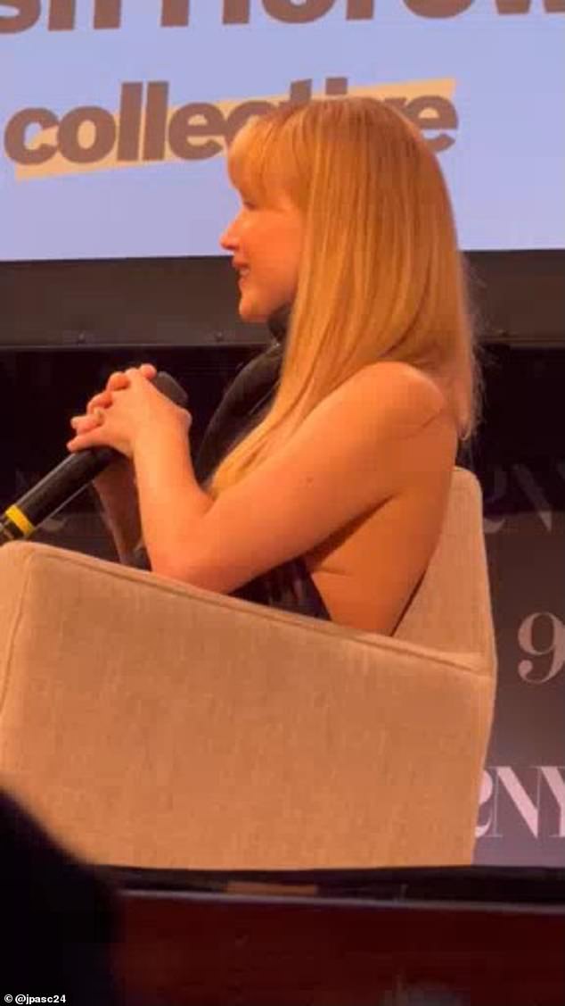 في مقطع فيديو من جون باسكاريلا، سُئلت عما إذا كانت تحب الكلاب أم القطط أثناء جلسة أسئلة وأجوبة وأعطت إجابة غير متوقعة إلى حد ما كما كشفت: 