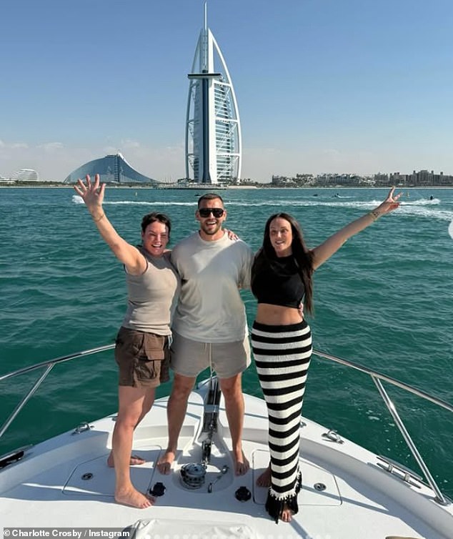 وفي تحديث لحالتها الصحية، قالت شارلوت، التي تم وصف المضادات الحيوية لها، لمتابعيها يوم الخميس: 