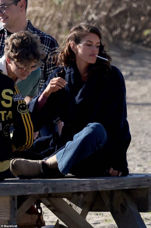 وفي مرحلة ما، استقرت على الطاولة، وأخذت نفسًا طويلًا آخر