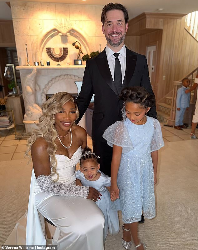 دافع المؤسس المشارك لـ Reddit عن زوجته بعد أن نشرت صورًا عائلية من حفل زفاف شقيقتها فينوس ويليامز