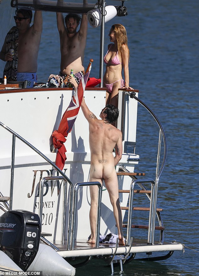 اعترف Yungblud مؤخرًا أنه في هذه الأيام، العديد من معجبيه الأكثر 