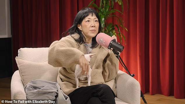 في ذلك الوقت، خلال التسعينيات، كانت المرأة المضحكة ذات الوشم الثقيل تتناول الفين فين، قائلة: 