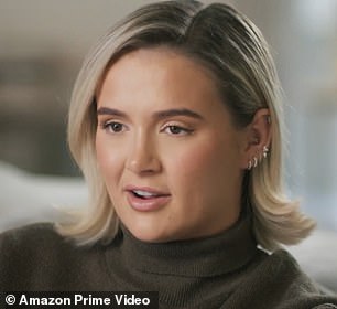 تتبنى مولي جمالية مشابهة لبوش في اختياراتها للأسلوب في فيلمها الوثائقي Molly-Mae: Behind It All، الذي صدر لأول مرة في يناير الماضي