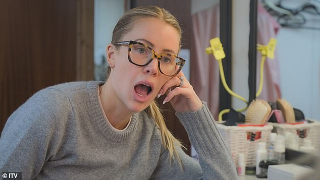 ترى إحدى الحلقات أن أوليفيا تلتقي ببعض الوجوه الشهيرة المفضلة لدينا والتي تستخدم أكثر من 18 موقع اشتراك OnlyFans