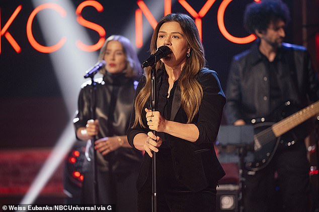 أخبر مصدر مؤخرًا مجلة People أن المغنية 