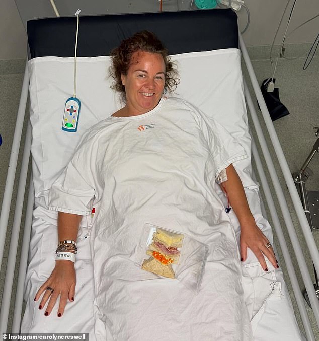 قالت سيدة الأعمال وأم لأربعة أطفال إن خوفها الصحي حدث قبل عام أثناء استضافتها حفل عشاء إلى جانب بيت في مزرعتهم في جيبسلاند في فيكتوريا. تلقت تسع غرز لجرح رأسها وعولجت من ارتجاج في المخ وكسور في الضلوع من الإنعاش القلبي الرئوي وكسر في عظم القص