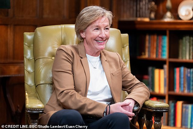 وأوضحت أماندا، البالغة من العمر 57 عامًا، أنها خضعت قبل التصوير للفحص الطبي الروتيني المقدم للمتسابقين المشاركين في البرنامج والذي أظهر أنها تعاني من مرض خطير في القلب.