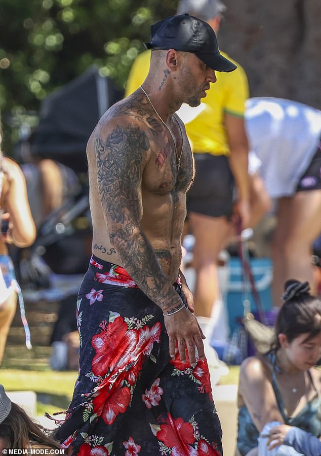 وكانت عقوبته الأخيرة بتهمة إدارة جماعة إجرامية تتاجر بالمخدرات