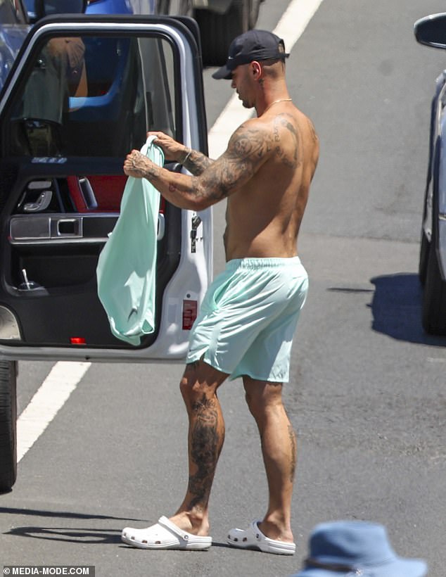 كان سبانيان في يوم من الأيام رمز سيدني لثقافة فرعية للشباب الحضري من الطبقة العاملة تسمى إشايس، والمعروفة بالبدلات الرياضية، وحقائب الخصر، والحديث القاسي، ومصداقية الشارع.