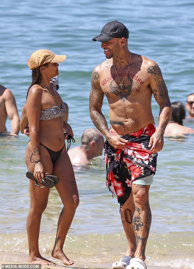 أعلن Spanian عن علاقته الجديدة في أواخر أكتوبر من خلال نشر Snapchat للزوج مع جسر ميناء سيدني المتلألئ في الخلفية