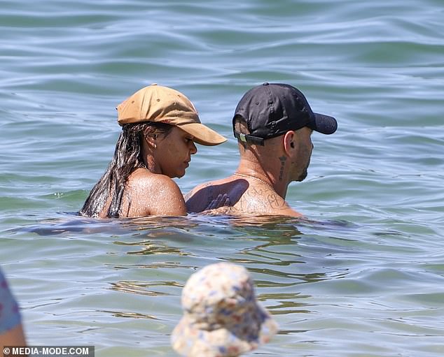 تفاخر سبانيان: 