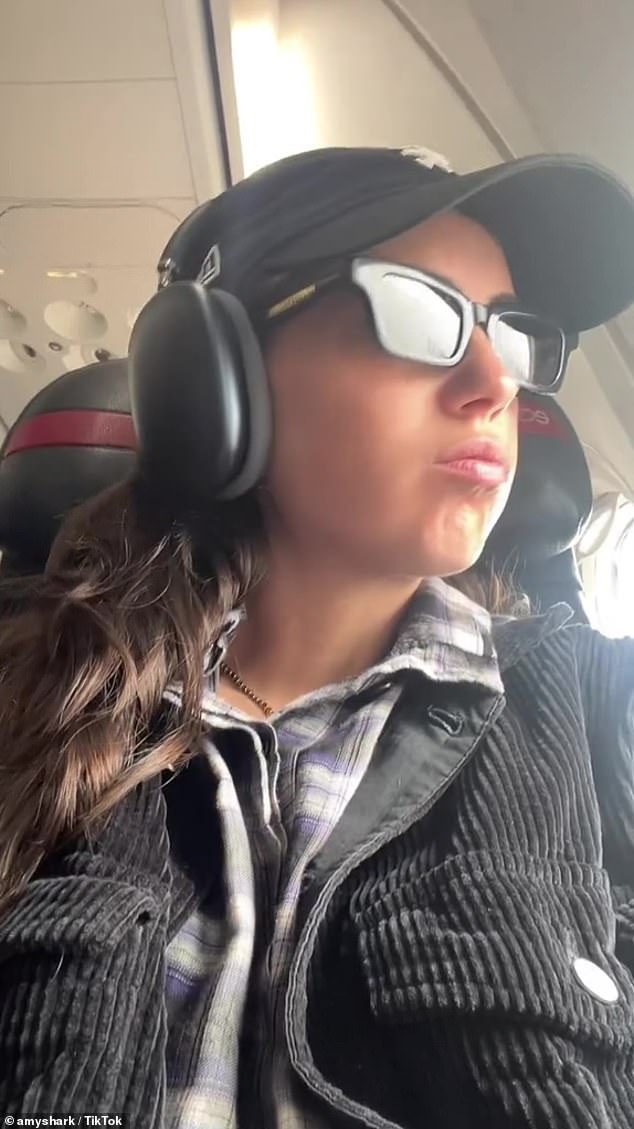 وتوجه متابعو إيمي إلى قسم التعليقات ليصفوا المغنية الأسترالية بأنها 