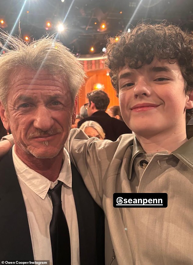 كما انتقل أيضًا إلى مواقع التواصل الاجتماعي لمشاركة اللقطات مع مجموعة من النجوم بما في ذلك شون بن