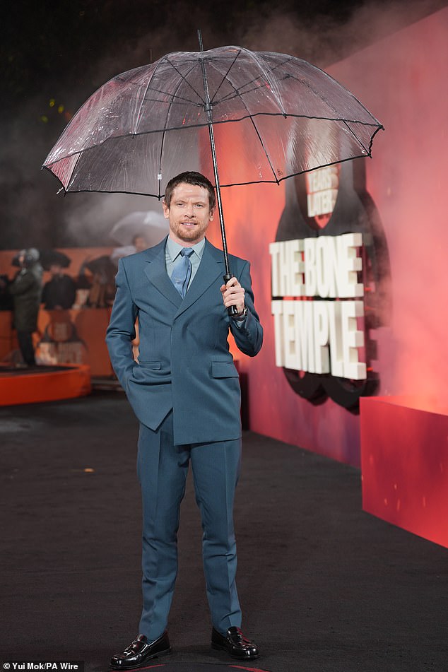 جاك أوكونيل، الذي له دور موسع في هذا الفيلم كزعيم طائفة السير جيمي كريستال