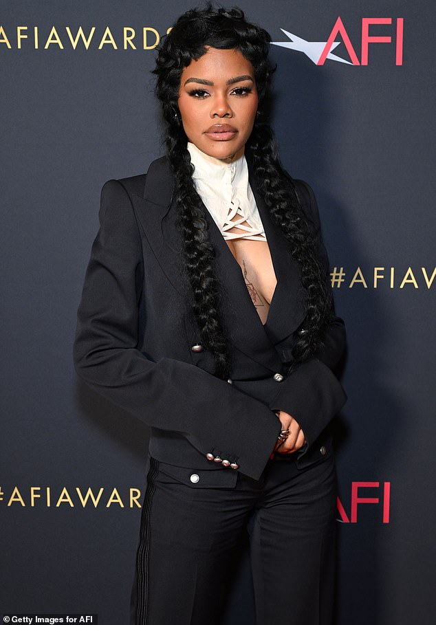 تم ترشيحها أيضًا لجائزة الأداء المتميز لممثلة في دور داعم في حفل توزيع جوائز الممثل القادم (المعروف سابقًا باسم جوائز SAG)؛ شوهد في وقت سابق من هذا الشهر في لوس أنجلوس