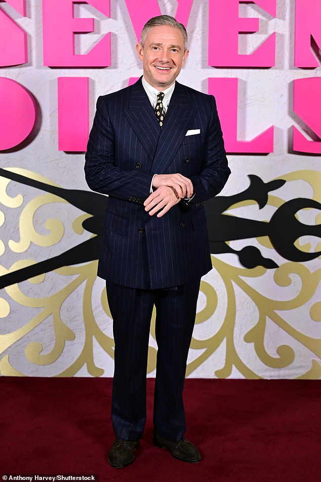 وكان من بين الحضور أيضًا نجم شيرلوك مارتن، الذي يلعب دور المشرف باتل