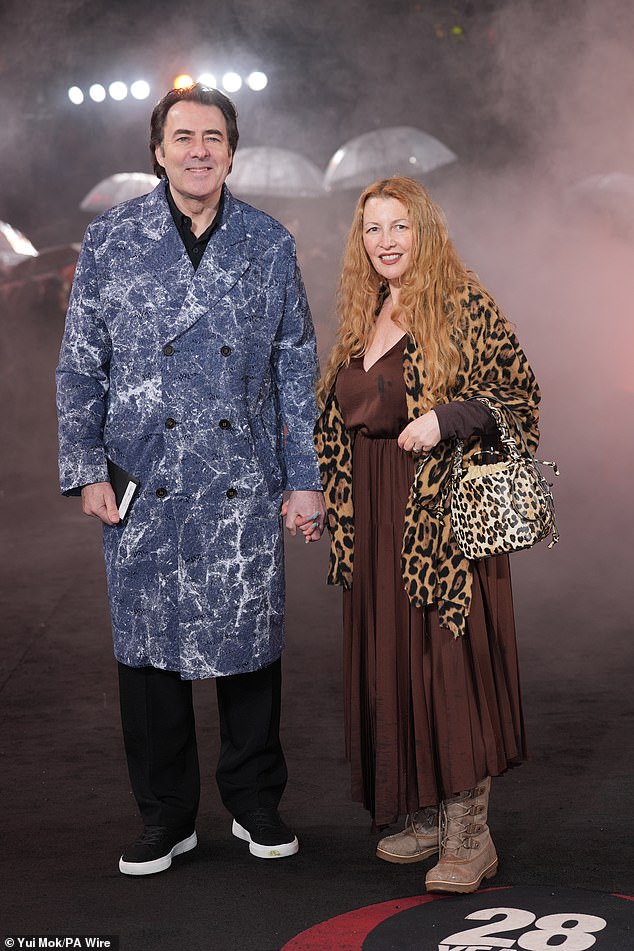 عرضت جين جولدمان، زوجة جوناثان روس، خسارتها الأخيرة للوزن عند وصولهما لحضور العرض الأول معًا