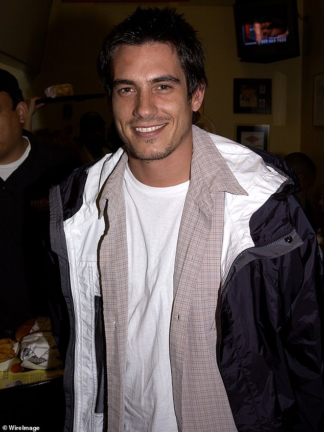 تم تصوير إيثان في الافتتاح الكبير لعام 2009 لمطعم Fatburger في برينتوود، كاليفورنيا