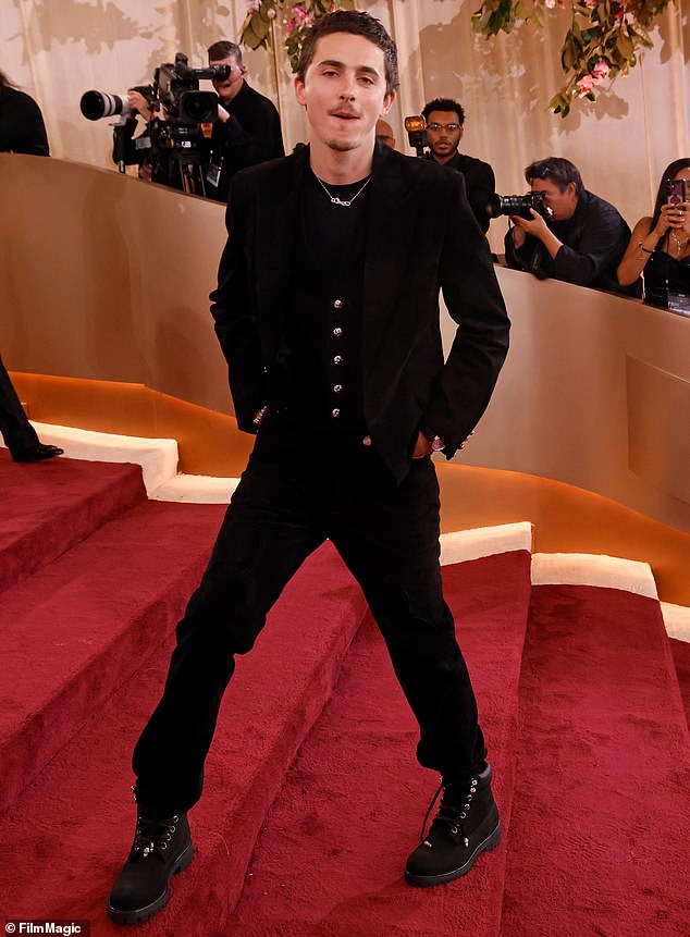 يتم ترشيح الشاب البالغ من العمر 30 عامًا للحصول على جائزة الأوسكار للفيلم، الذي فاز للتو بجائزة جولدن جلوب يوم الأحد؛ تم تصويرها على السجادة الحمراء لجائزة Golden Globes في فندق بيفرلي هيلتون