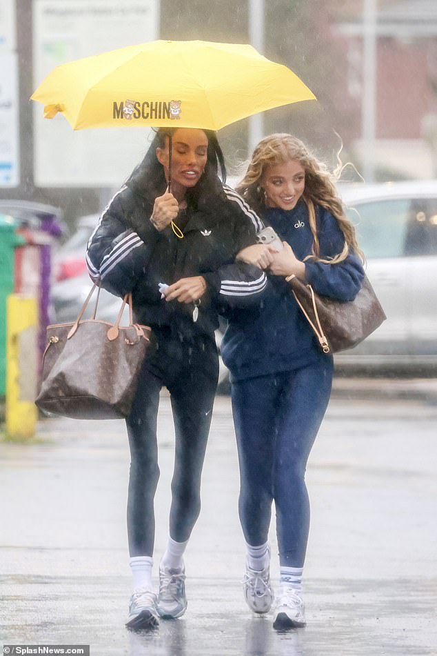 يأتي لم شملها مع الأميرة، 18 عامًا، بعد أن تم 