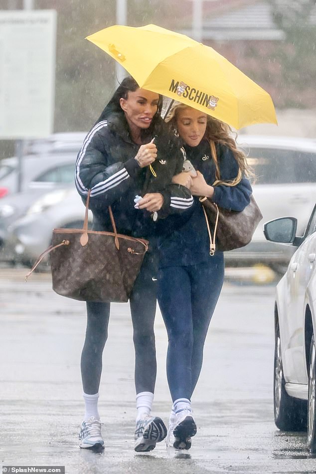 وفي مكان آخر، أطلقت كاتي على نفسها مؤخرًا اسم 