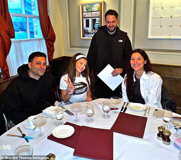 أعلنت ابنة نجمي شارع التتويج ريان، 41 عامًا، وتينا أوبراين، 42 عامًا، والتي تخطت سابقًا شهادة الثانوية العامة لمتابعة مهنة في دائرة الضوء، أنها أصبحت على بعد خطوة واحدة من تحقيق أحلامها في أن تصبح مغنية