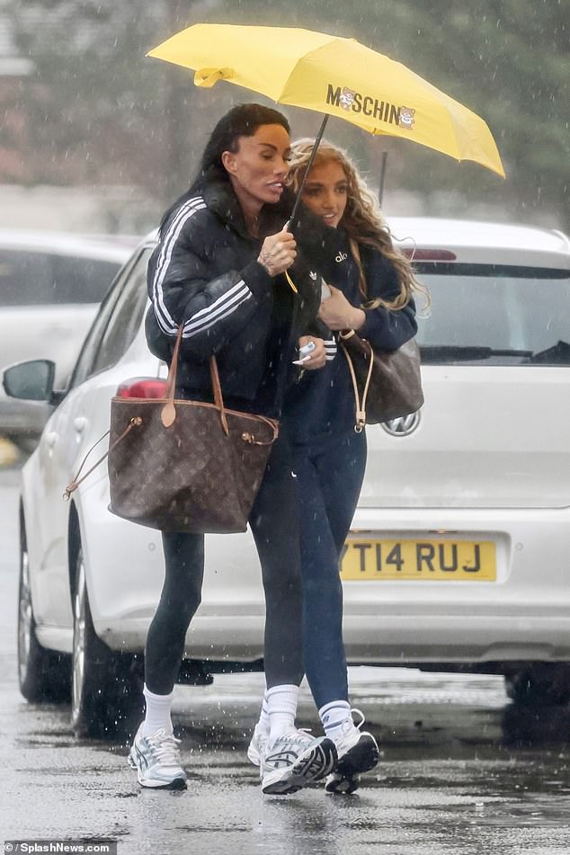 أخبرت كاتي المعجبين في قصتها على Snapchat بأنها 