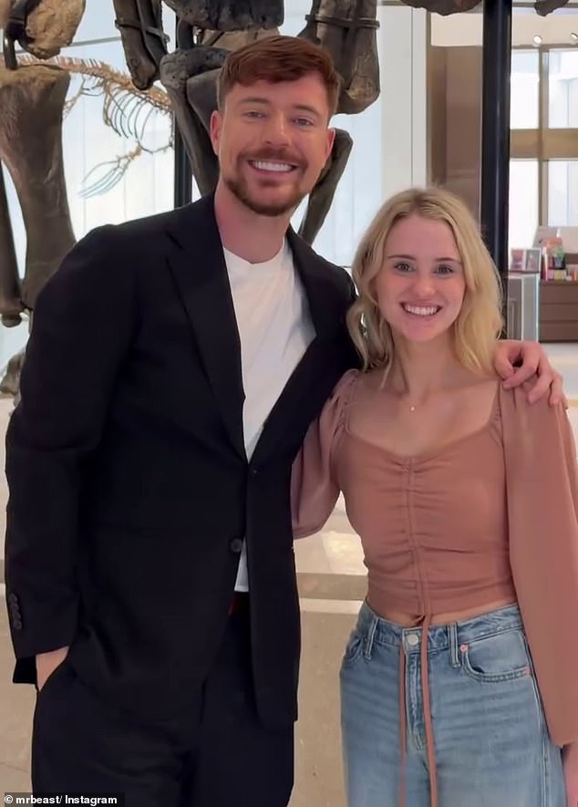 في المقطع، يتظاهر MrBeast بأنه 