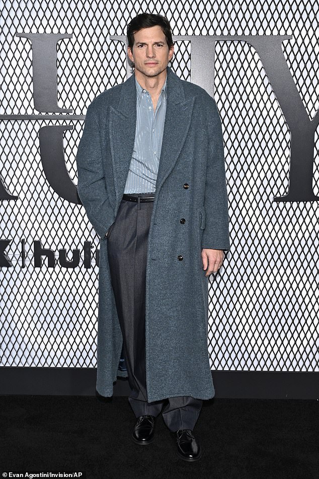 ظهرت أشتون كوتشر، التي تلعب دور البطولة إلى جانب حديد في فيلم الرعب القادم، على السجادة الحمراء النادرة في العرض الأول في مدينة نيويورك.