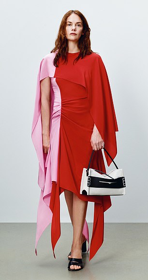 بدا ويلسون مذهلاً في فستان سهرة أحمر نابض بالحياة من مجموعة الخريف والشتاء القادمة للعلامة التجارية