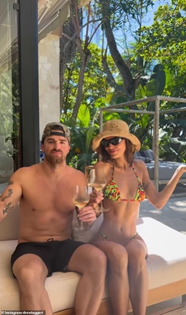 استمتعت عارضة ملابس السباحة ماريان، 35 عامًا، والفنان الأمريكي درو، 34 عامًا، ببعض الوقت في المنطقة الاستوائية