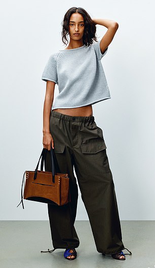 ... والعارضة منى توغارد في جلسة تصوير ترويجية رائعة نيابةً عن مجموعة أندرسون القادمة لخريف وشتاء