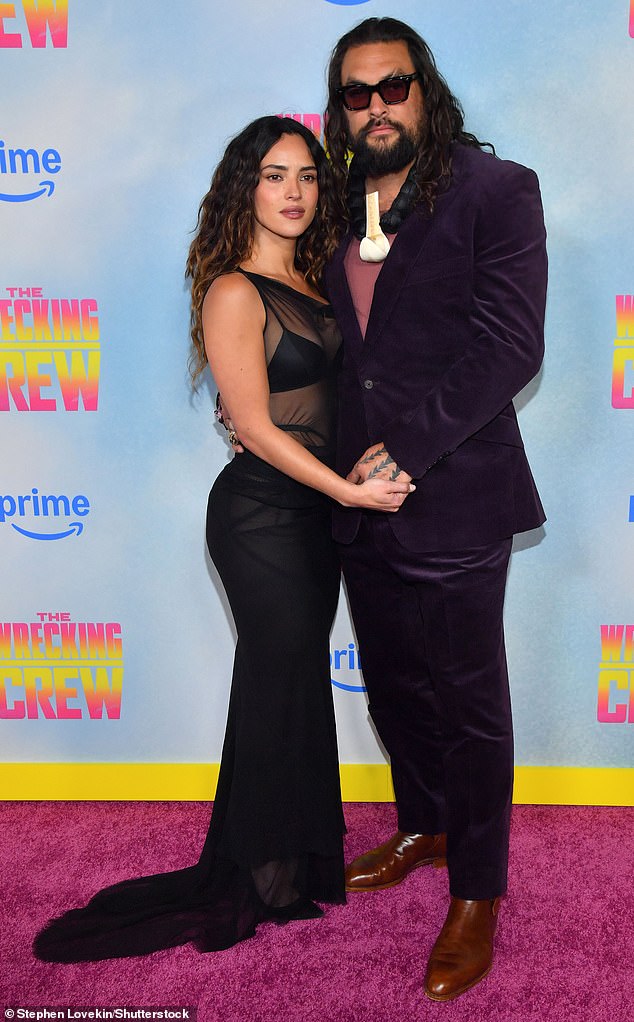 الممثل، الذي كان يواعد نجم أندور منذ مايو 2024، تبادل معانقة مع النجم المذهل أثناء سيره على السجادة الحمراء.