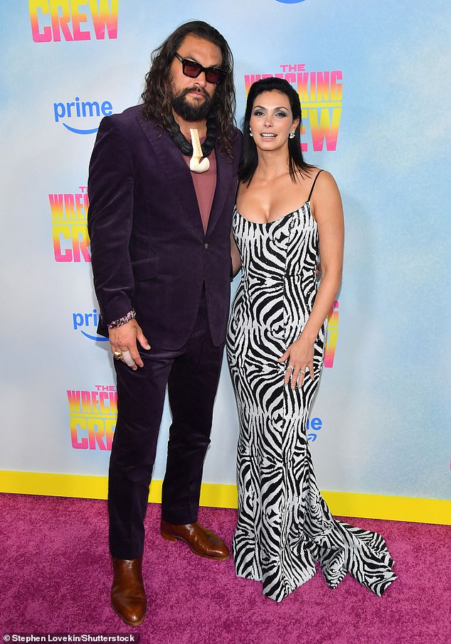 بدت مورينا أقل من مثيرة في ثوب بطباعة الحمار الوحشي