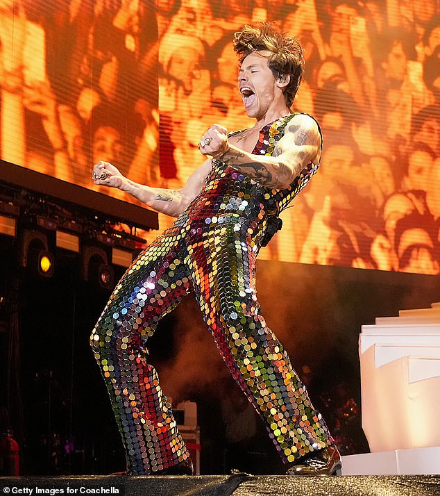 يتعين على معجبي هاري، الذين كانوا سعداء بخبر إطلاقه للأستوديو الرابع، أن يعملوا الآن على البحث عن تفاصيل حول جولته المصاحبة