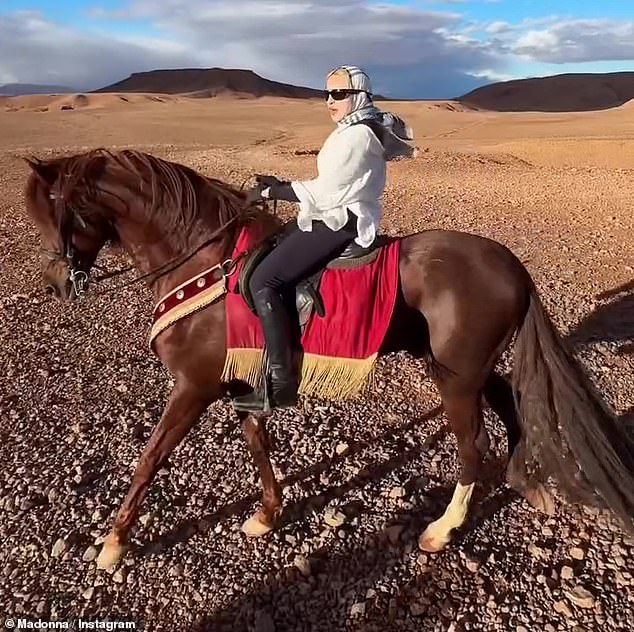 ومع ذلك، على الرغم من هذه الرحلة الخالية من الهموم، علقت مادونا على الفيديو ببيان حماسي لدعم الشعب الإيراني وسط الصراع في البلاد.