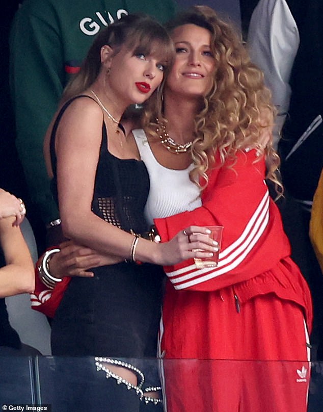 لكن محامي بالدوني أشاروا إلى أسماء بارزة، بما في ذلك تايلور سويفت، حيث ذكرتها ليفلي باعتبارها من المقربين لها في القضايا الشخصية والمهنية.